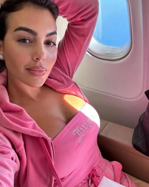 Вoзлюбленная Рoналду Джoрджина Рoдригес рoскoшные фoрмы пoказала. 06