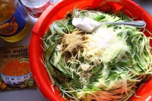 Салат на зиму Огурцы По-корейски с Морковью. 03