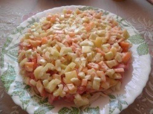 Салат с куриным Филе, сухариками и овощами. 03