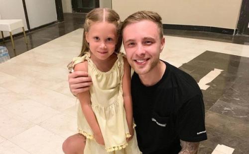 Милая малышка.  Не пойму на кого больше она похожа. 03