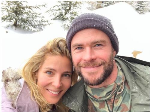 Крис хемсворт не только красавчик, но и примерный семьянин: уже более 10-ти лет он состоит в браке с актрисой Эльзой патаки. 07