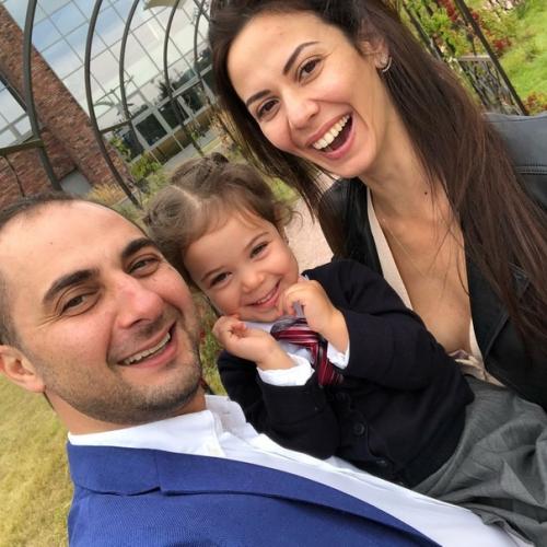 Дeмиc арибидиc и eгo ceмья. 02