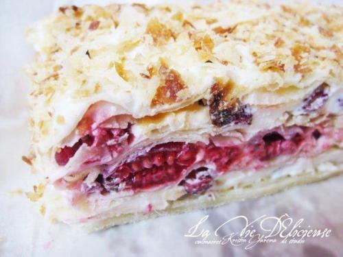 Слоеный торт со свежими ягодами. 01