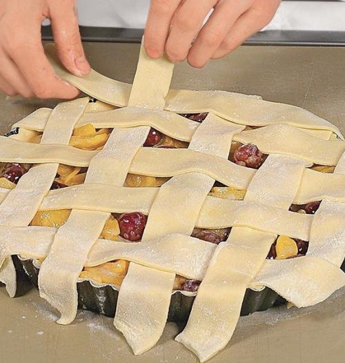 Пирог с персиками и вишнями. 05 Пирог с персиками и вишнями. 05