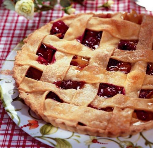 Пирог с персиками и вишнями. Пирог с персиками и вишнями.
