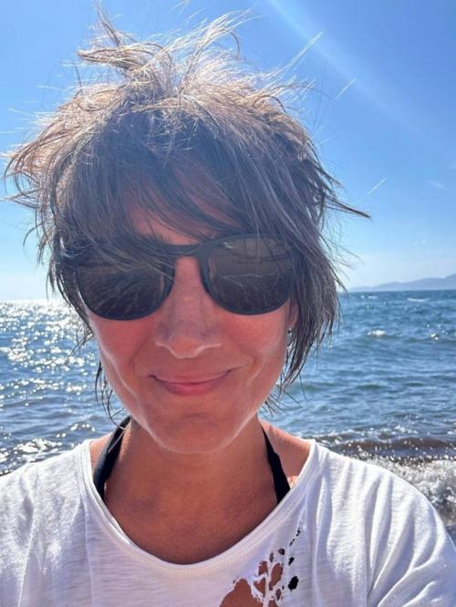 Внезапные морские селфи от Земфиры *: обычно скрытная певица опубликовала свои фото с отдыха и призналась, что очень счастлива. 02