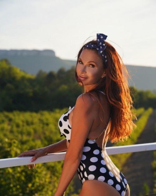 Эвелина бле данс в бикини соблазнила молодого красавца на яхте. 02