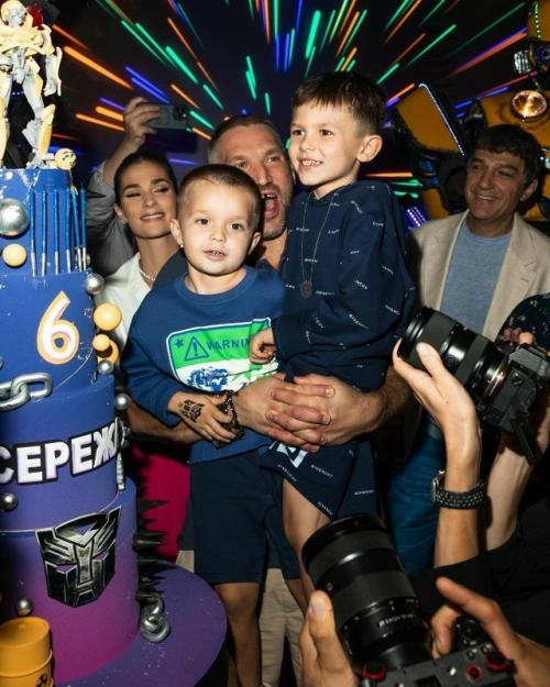 Редкие семейные фото: Александр Овечкин поделился снимками с Анастасией шубской и детьми! 01