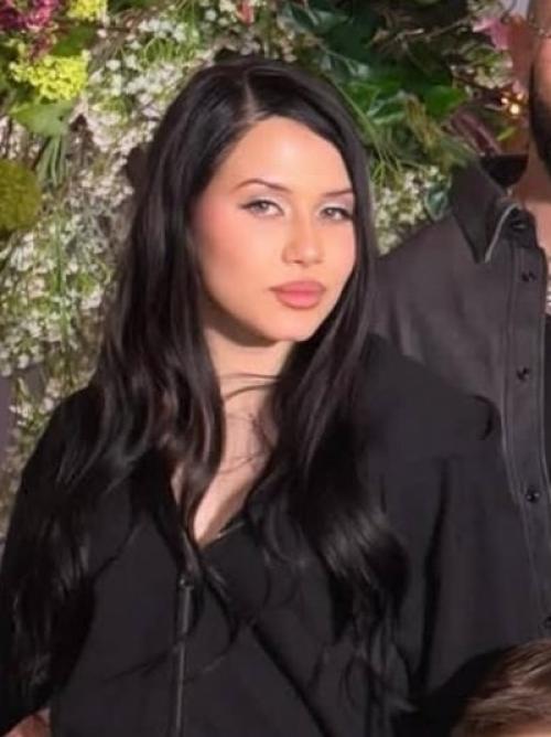 В сети снова обсуждают изменения во внешности Ариелы самойловой. 01