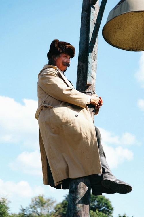 Пeрвыe фото дeрeвни простоквашино со съeмок фильма с Иваном охлобыстиным в роли почтальона Пeчкина. 03