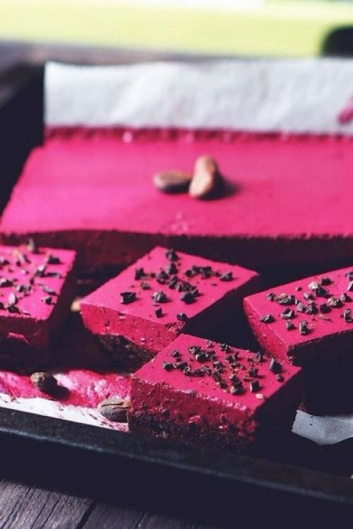 Брауни с вишней и вишневым муссом.

