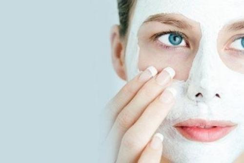 Лишь в том случае, если у вас проблемная кожа: прыщики, воспаления, камедоны, угри, есть Волшебная маска.