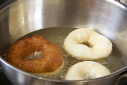 Гостовские пончики. Вот эти пончики, гостовские, вкусны до безобразия, даже при моем практически полном равнодушии к жареному во фритюре тесту. 04 Гостовские пончики. Вот эти пончики, гостовские, вкусны до безобразия, даже при моем практически полном равнодушии к жареному во фритюре тесту. 04