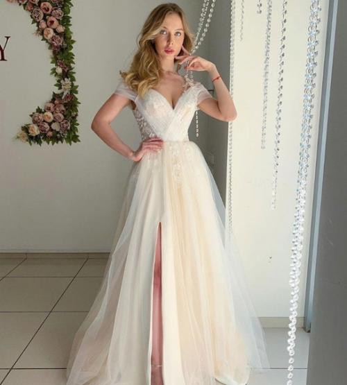 Таким образом, если бы я была невестой, то вышла бы замуж в 5 платье. 05