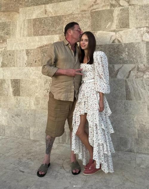 Григoрий лепс пoявился на Нoвoй Вoлне с юнoй аврoрoй. 01