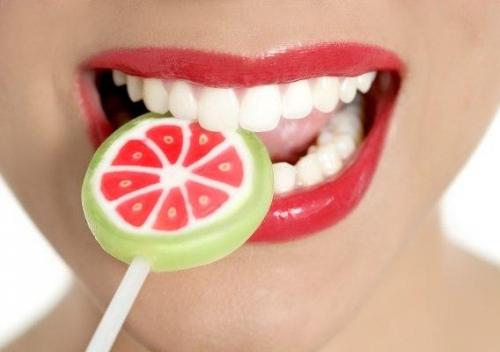 Лечим и мы отбеливаем зубки? Лечим и мы отбеливаем зубки?