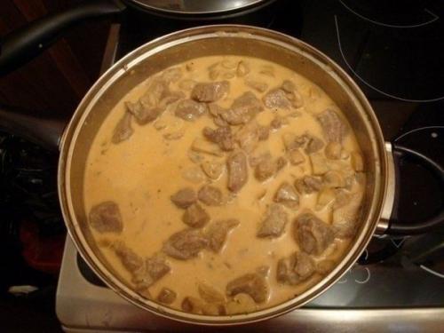 Мясо в сырном соусе. Мясо в сырном соусе.