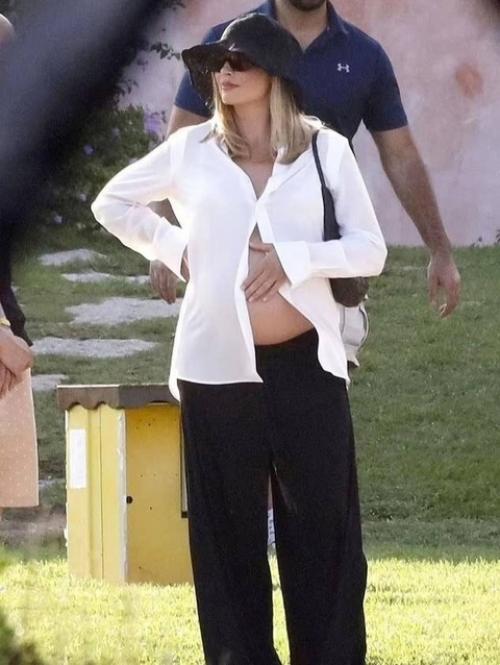 Марго Робби, похоже, вот-вот станет мамой. 03