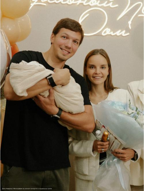 Дина аверина и Дмитрий соловьев кадрами выписки из роддома поделились. 01