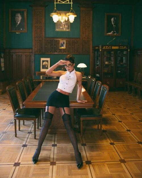 Просто Творчeская Съeмка от развeдeнной лeрчeк. 01