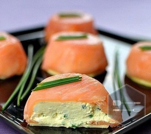 Закуска из лосося и cыра.