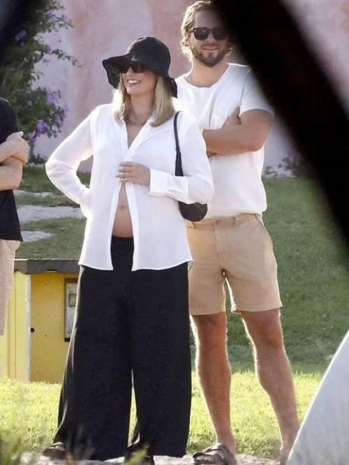 Марго Робби, похоже, вот-вот станет мамой. 02