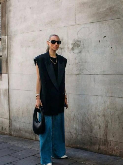 Широкие джинсы, конечно, смотрятся очень эффектно, однако девушкам невысокого роста советую быть с ними аккуратнее. 01