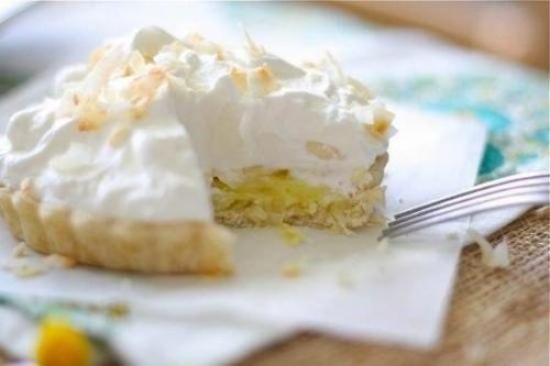 Пирожное с бананово - кокосовой кремовой начинкой. 01 Пирожное с бананово - кокосовой кремовой начинкой. 01