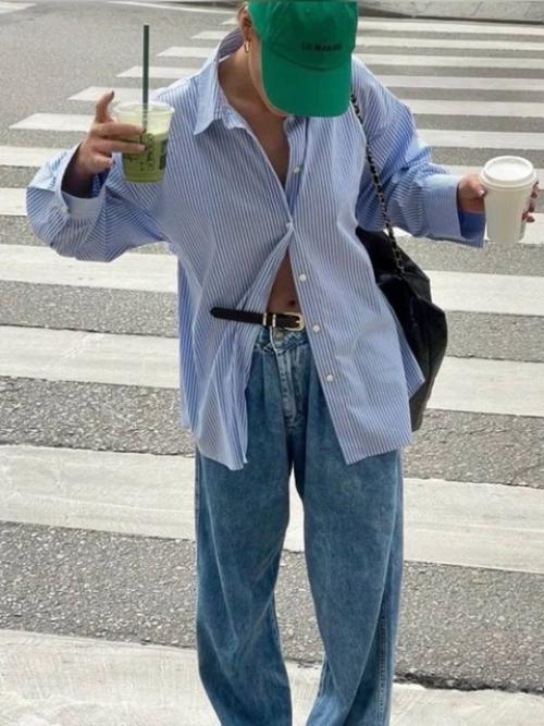 Широкие джинсы, конечно, смотрятся очень эффектно, однако девушкам невысокого роста советую быть с ними аккуратнее. 05