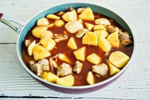 Жаркое.  Ингредиенты. 1 кг картофель. 08