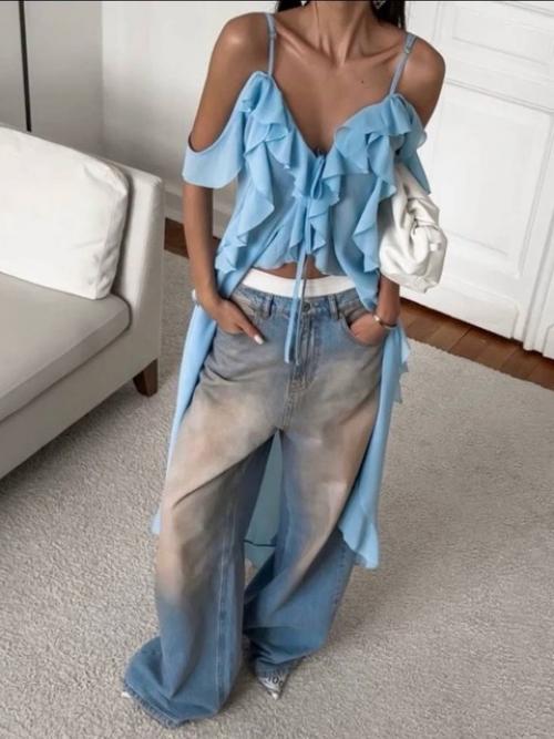 Широкие джинсы, конечно, смотрятся очень эффектно, однако девушкам невысокого роста советую быть с ними аккуратнее. 02