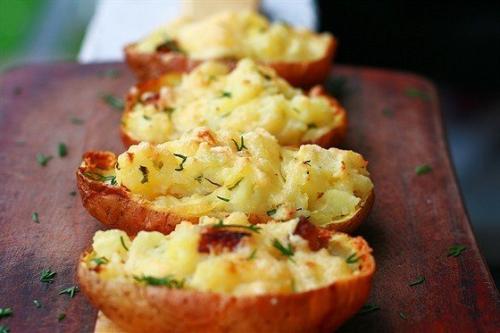 Картофель, запеченный в мундире. Картофель, запеченный в мундире.