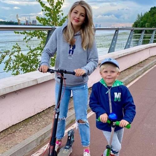 Анна Михаи ловская с сыном на отдыхе. 02