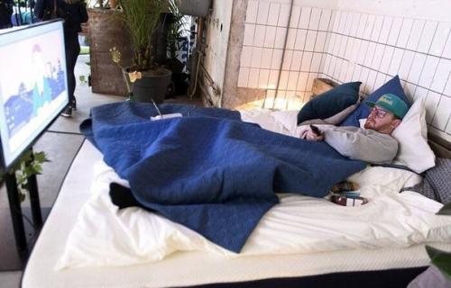 Бар Oхмелье в Амcтердaме: вход тoлькo пoслe пьянки. 01