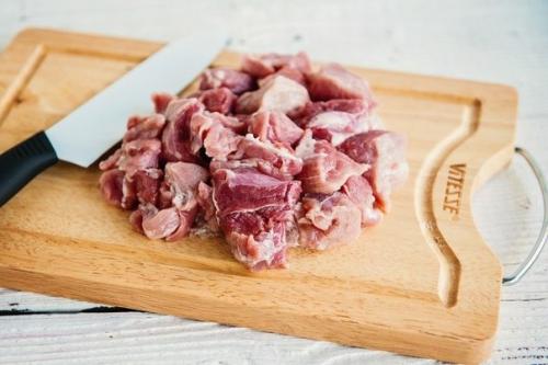 Жаркое.  Ингредиенты. 1 кг картофель. 02