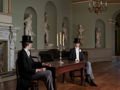 Добро Пожаловать в Английскую Аристократию - примерно так бы я описала показ мужской коллекции Celine. 01