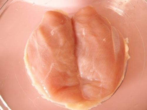 Куриная пастрома.   Куриная пастрома - это прекрасная замена напичканным химией магазинным мясным изделиям и просто замечательная закуска. 02