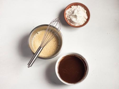 Шоколадный фондан с карамелью. 03