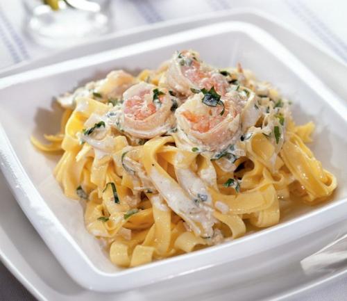 Фетучини с креветками в сливочном соусе. Фетучини с креветками в сливочном соусе.