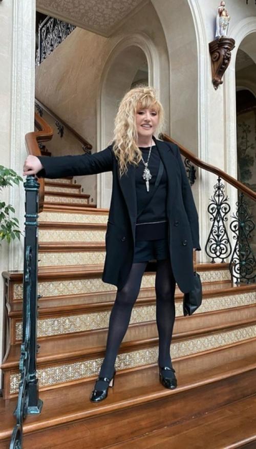 Алла Борисовна с каждым годом все стройнее и стройнее, все красивее и красивее. 02