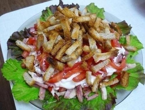 Подборка салатов с сухариками: топ - 7 вкуснейших рецептов. 04 Подборка салатов с сухариками: топ - 7 вкуснейших рецептов. 04