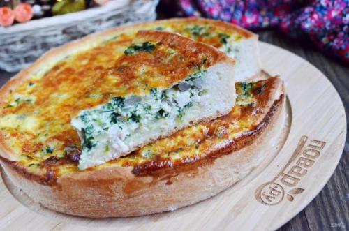 Быстрый куриный пирог со шпинатом и грибами. Быстрый куриный пирог со шпинатом и грибами.