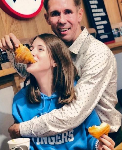 Какая же все таки у Алексея Панина милая и красивая дочь! 04