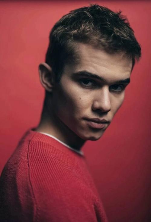 Звезда Слова Пацана Рузиль минекаев и его жена Азиза бекманова снялись в совместной фотосессии и дали интервью. 02