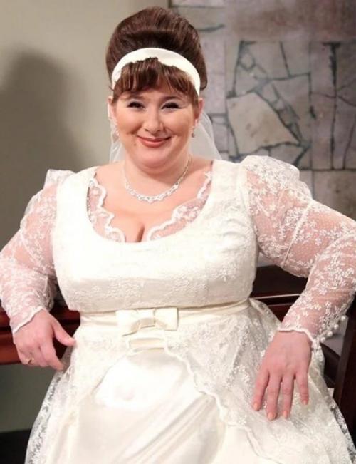 Помните эту актрису из Ворониных и не родись красивой? 01