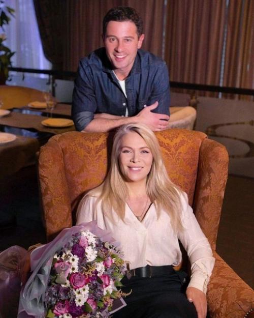 Счастливый папа и муж Антон макарский. 01