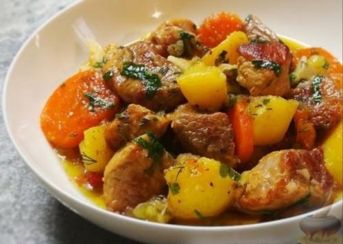 Жаркое по-деревенски.  Простое, но очень ароматное и вкусное блюдо для семейного обеда или ужина. 02