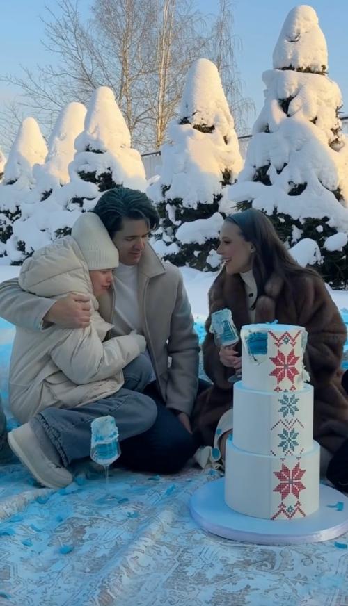 Дочка лерчека расплакалась на гендер - пати, когда узнала, что будет мальчик.

