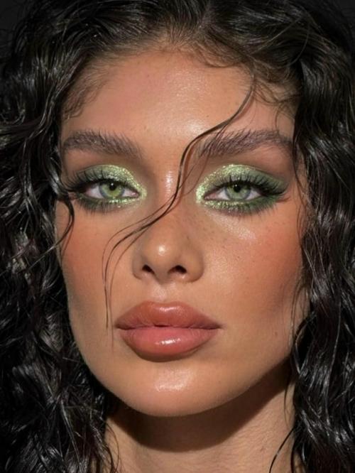 Тренды макияжа глаз 2026 - выразительность, текстура и свобода стиля. Тренды макияжа глаз 2026 - выразительность, текстура и свобода стиля.