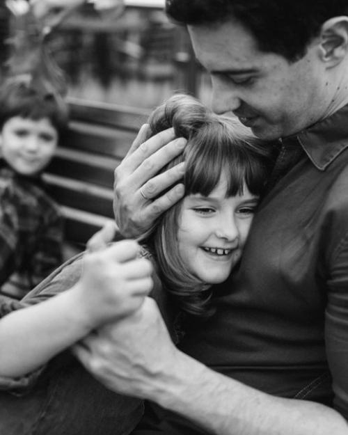 Счастливый папа и муж Антон макарский. 03